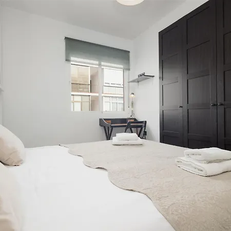 In The Centre Of With Private Parking Space Apartment