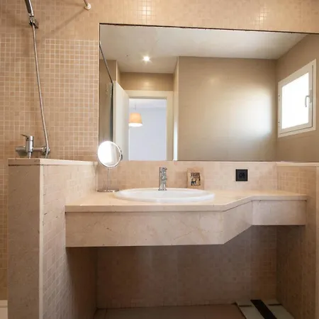 Apartment In The Centre Of With Private Parking Space *