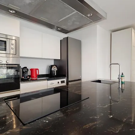Apartment In The Centre Of With Private Parking Space