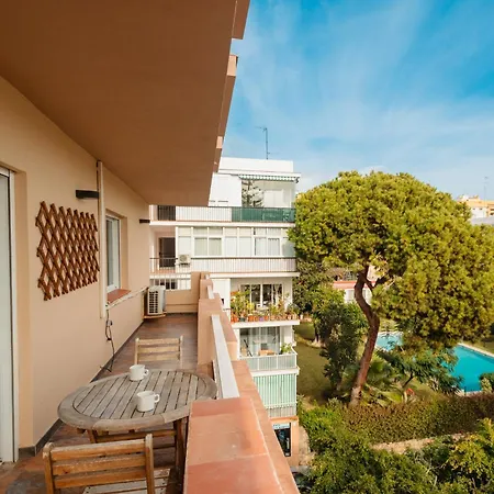 In The Centre Of With Private Parking Space Apartment *