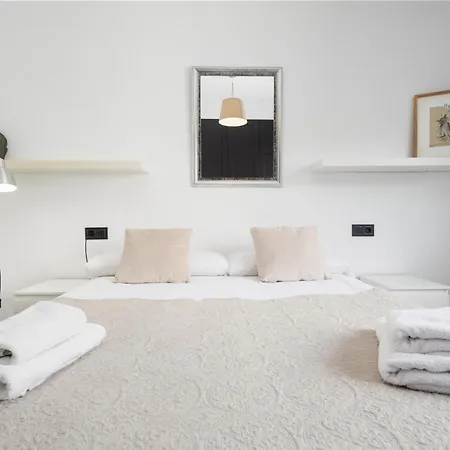 In The Centre Of With Private Parking Space Marbella