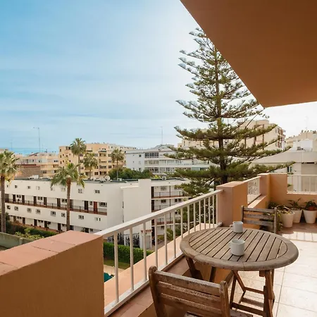 Apartment In The Centre Of With Private Parking Space *